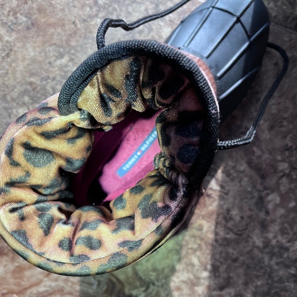 Tommy Hilfiger Trendy Brn/Blk “Muddy” Rubber Boots Leopard Print Lining Size 7 - Picture 9 of 14